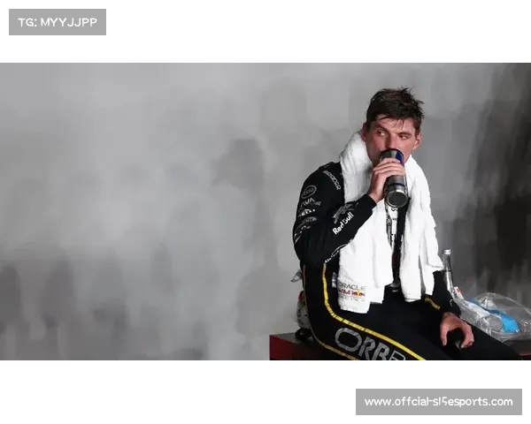 维斯塔潘新加坡站勇夺亚军表示将继续全力冲击车手年度总冠军 维斯塔潘新加坡站勇夺亚军表示将继续全力冲击车手年度总冠军