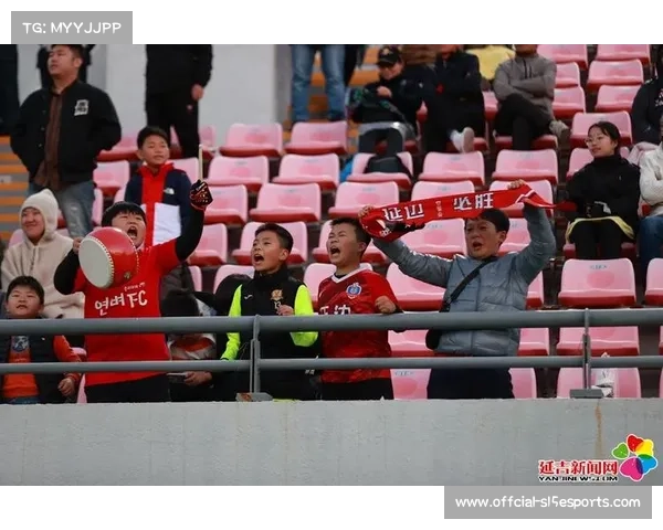 全运会观众席现小球迷激情呐喊，家庭观赛成暑期教育场景